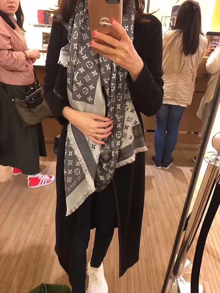 Louis Vuitton Scarf LV00110